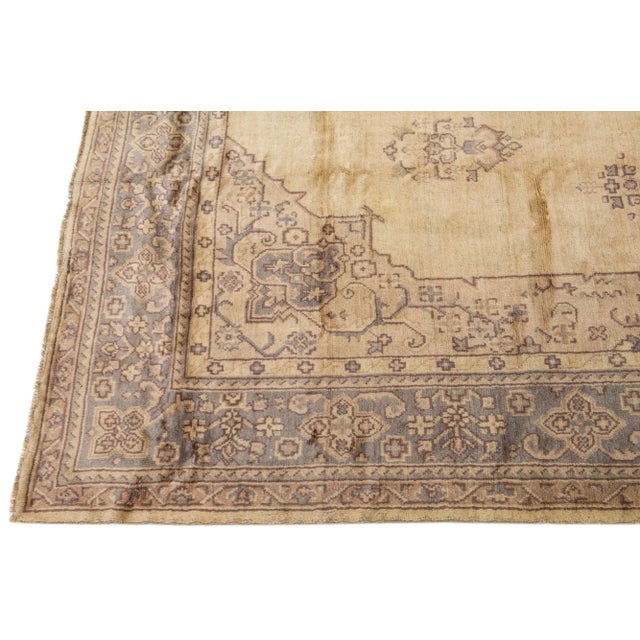 1920s Antique Turkish Oushak Handmade Motif Beige & Grey Oversize Wool Rug For Sale - Image 4 of 8