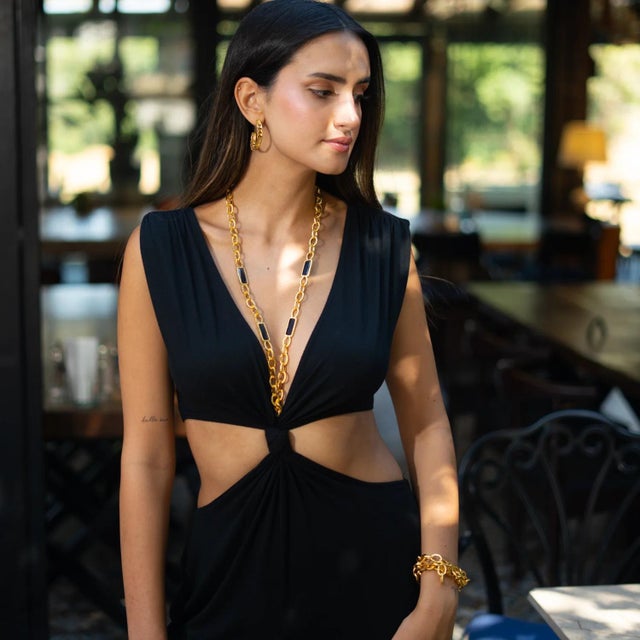Elevate your style with the sophisticated Versatile Glow Black Cat Eye Gold Long Necklace. The deep, mysterious tones of...