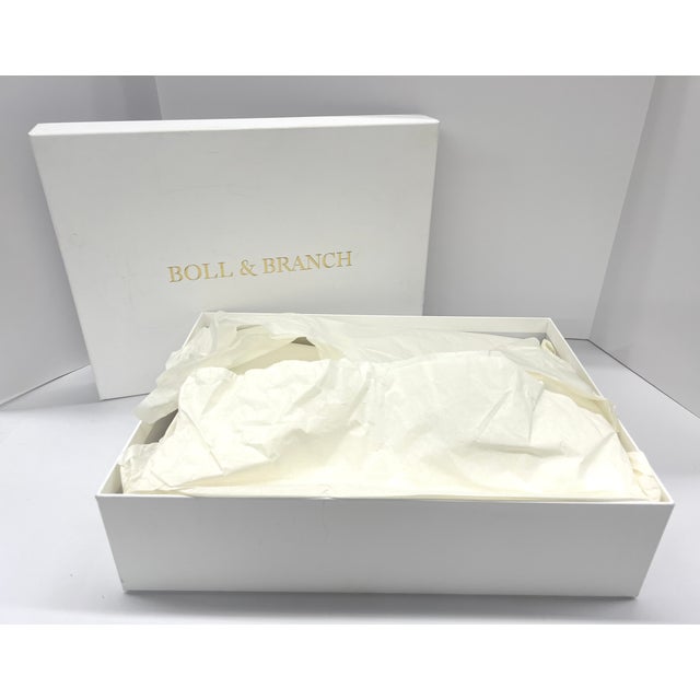 Brand New Boll & Branch Signature Hemmed Sheet Set – Queen – 100% Organic Cotton Description: Brand new, unopened Boll &...