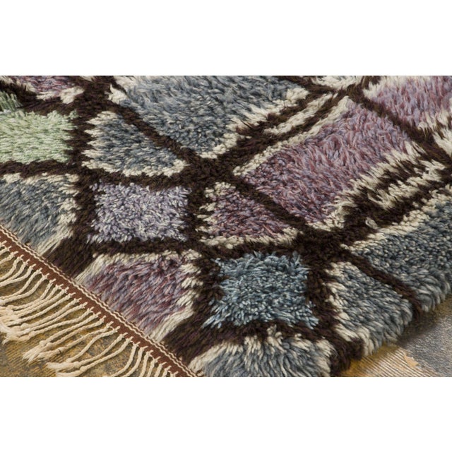 Hand-knotted in wool and originating circa 1950-1959, this 4x6 vintage Swedish Rya rug joins Rug & Kilim’s Scandinavian...