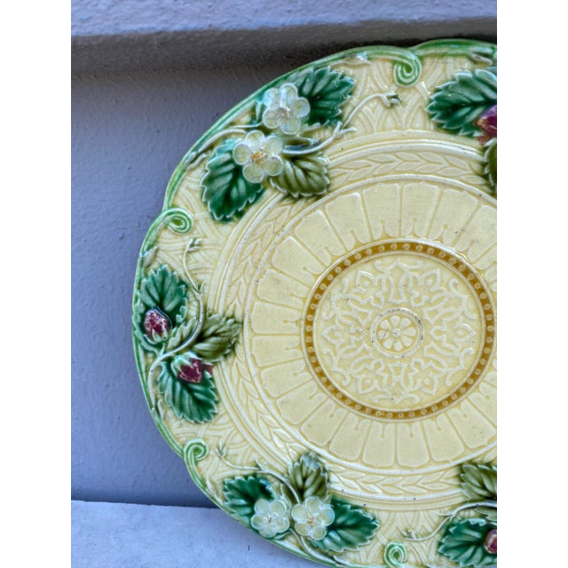 Majolica strawberries plate signed Sarreguemines Majolica, circa 1870.