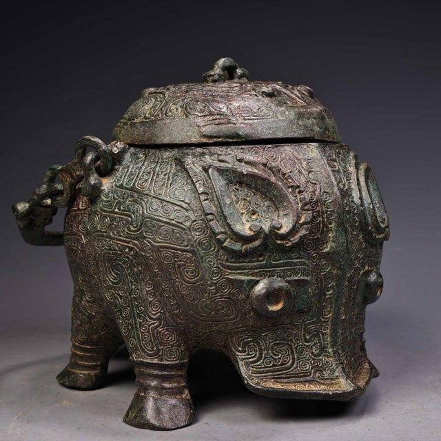 Late 19th Century Bronze Ritual Vessel With Handle and Lid For Sale - Image 4 of 10