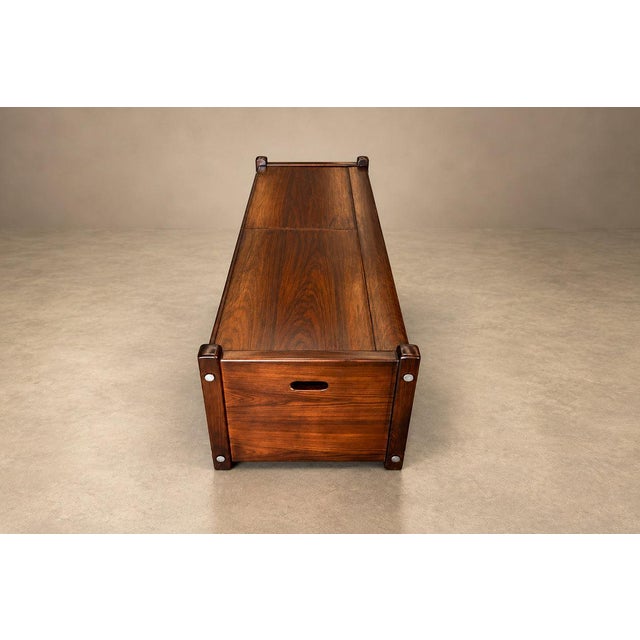 Brown Brazilian Rosewood “Sabará” Trunk by Sergio Rodrigues, Brazil, circa 1965 — Lot 1124 For Sale - Image 8 of 18