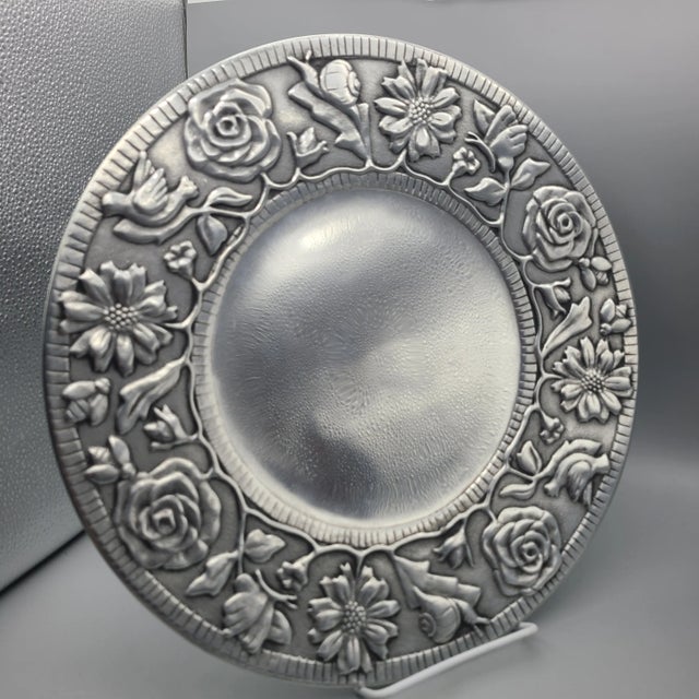WILTON ARMETALE LARGE 13 5/8" round platter serving plate GARDEN PATH PATTERN PEWTER.