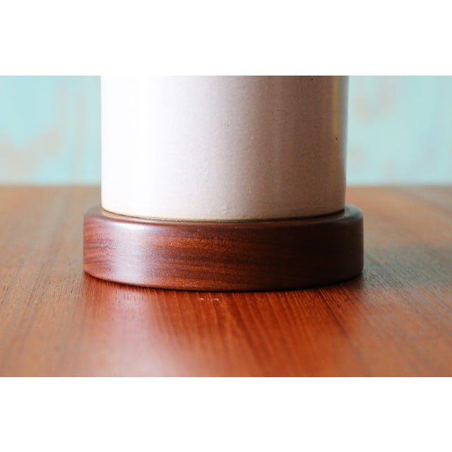 1960s Gordon and Jane Martz M-166 Lamp for Marshall Studios White With Tan Incisions For Sale - Image 6 of 9