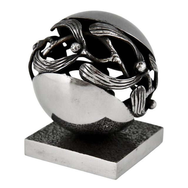 1920s Art Deco Wrought Iron Mistletoe Paperweight by Edgar Brandt, France, 1921 For Sale - Image 5 of 12
