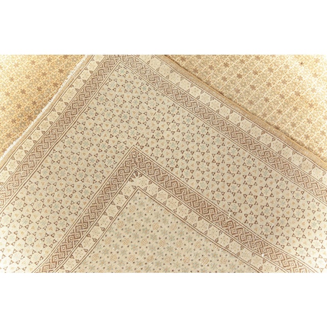 Fine 1920s Persian Ghom Beige and Brown Handwoven Wool Rug For Sale In New York - Image 6 of 7