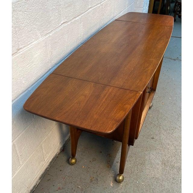 Wood Sculpted Mid-Century Rolling Drop-Leaf Walnut Bar Cart For Sale - Image 7 of 17