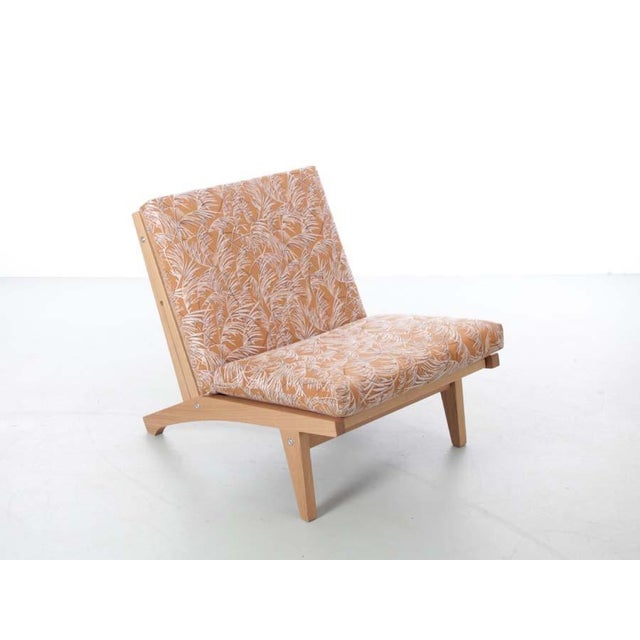 Getama ge370 low chair by hans wegner in solid oak. New model. Cushions covered with graminae gazelle fabric by lelièvre....