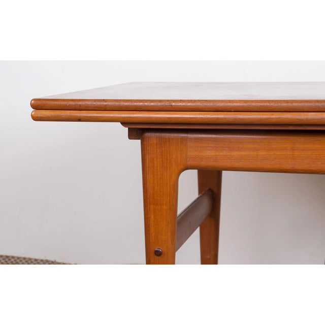 Width: 60, 83 and 106 cm with extensions – Height: 72 cm (high) and 52 cm (low).