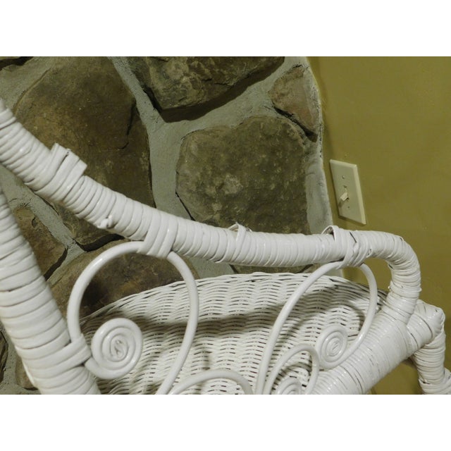 Vintage 1960s White Wicker & Rattan Corner Étagère – Ornate Heart + Scroll Motif, 3-Tier, 60" H For Sale - Image 10 of 18