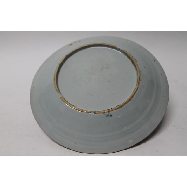 18th Century Chinese Export Porcelain Dinner Plate – Qianlong Period (C. 1750–1780) For Sale - Image 4 of 7
