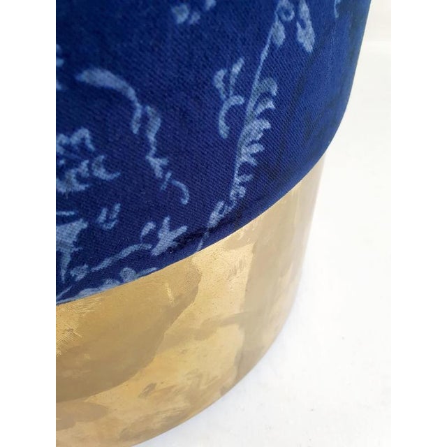 2000 - 2009 20th Century Modernist Brass and Blue Velvet Stools, Italy, 2000s, Set of 2 For Sale - Image 5 of 7