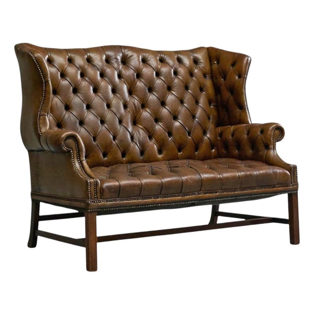 English Tufted Wingback Settee in Patinated Leather, 1900 For Sale