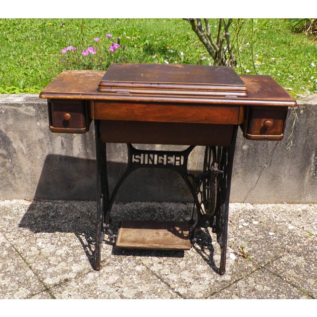 Singer Sewing Machine with Lighting, 1928 For Sale - Image 10 of 18