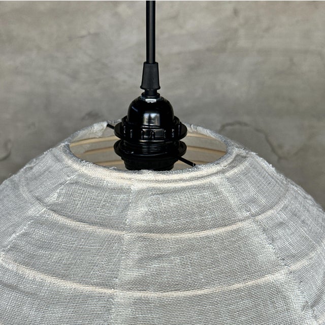 1980s Japanese-Style Teardrop-Shaped Pendant Light in Rattan and Natural Linen, 1980s For Sale - Image 5 of 18
