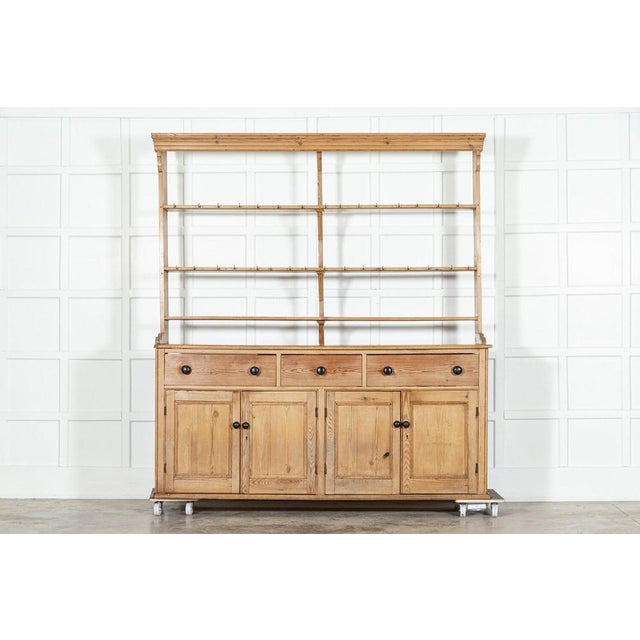 Large 19th Century English Pine Dresser, 1870s For Sale - Image 4 of 17