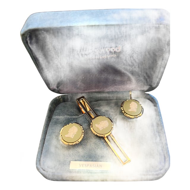 Vintage Royal British "Wedgwood" Jasper ware Gold Pate Cufflinks & Tie Clip Set For Sale