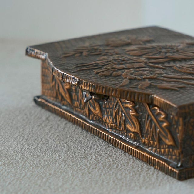 Decorative Art Deco Box in Hand Hammered Copper, 1930s For Sale - Image 6 of 12