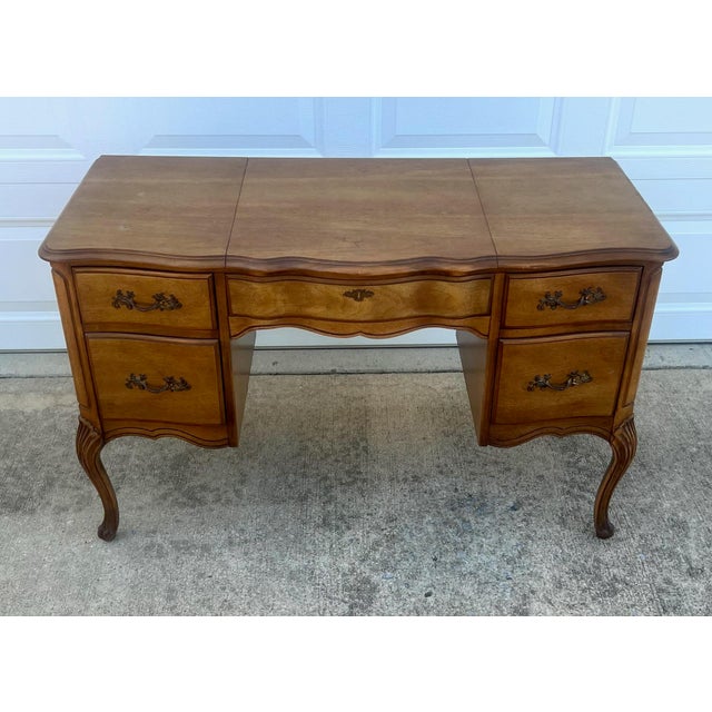 Vintage Bassett Furniture French Provincial Louis XV Style Vanity
