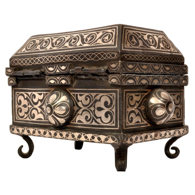 Antique early 19th century Indian Bidriware silver and brass Pandan casket, Circa 1800. Bidriware is credited to the...