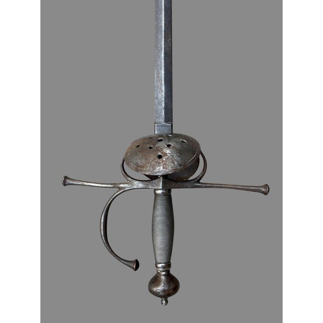 Renaissance 17th century shell-shaped rapier with a taza For Sale - Image 3 of 4
