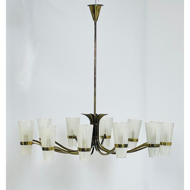 This exquisite chandelier is an outstanding example of mid-century Italian design. Stilnovo, a renowned lighting...