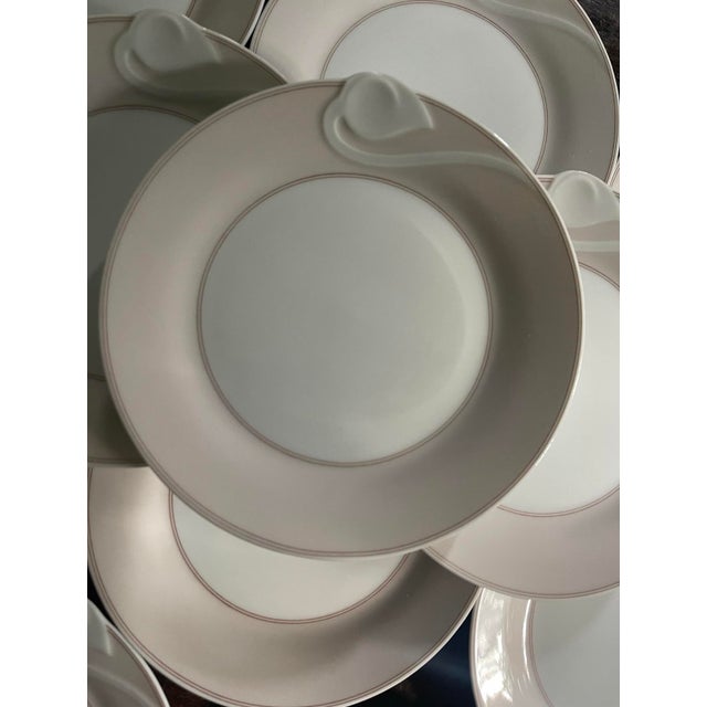 Pink 1950s Chloe Paris Fleuron Pink 6 1/8” Plates Hutschenreuther - Set of Eleven (11) For Sale - Image 8 of 9