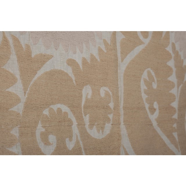 Beige Neutral Suzani Wall Hanging 8'7'' X 11'10'' - Bedspread For Sale - Image 8 of 10
