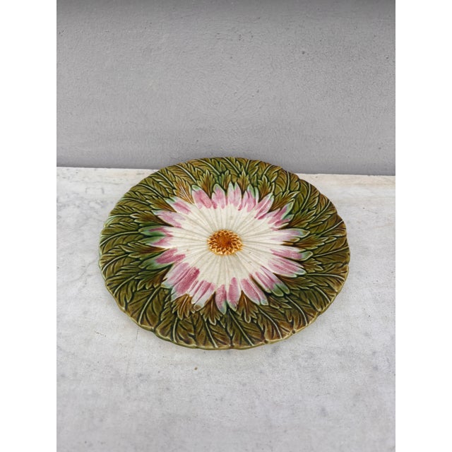 French Majolica daisy plate Orchies unsigned, circa 1890.