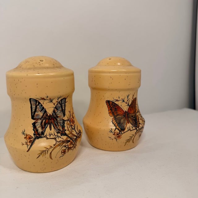 Mid-Century Modern Vintage Mid-Century Modern Butterfly Ceramic Salt and Pepper Shakers Set Floral Yellow Cottage For Sale - Image 3 of 10