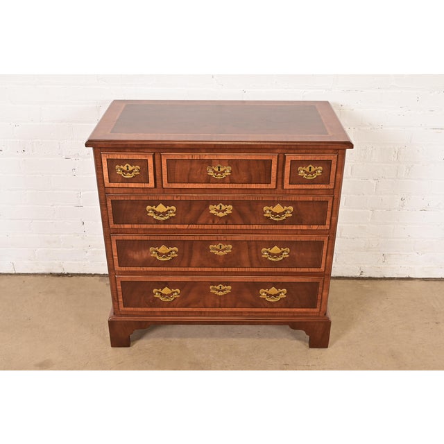 English Henredon Georgian Banded Mahogany and Burl Wood Chest of Drawers, Newly Refinished For Sale - Image 3 of 18