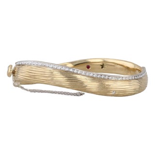 Roberto Coin Elephant Collection 0.50ctw Diamond Bangle Bracelet 18k Yellow Gold For Sale