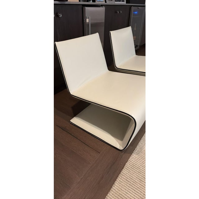 Modern Pair of White Leather Chairs Attributed to Minotti For Sale - Image 3 of 5