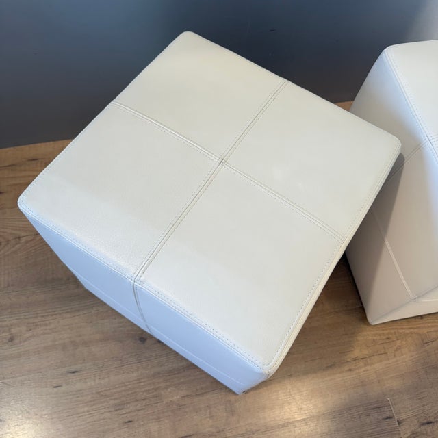 White Leather Poufs from Minotti, 2000s, Set of 2 For Sale - Image 3 of 11
