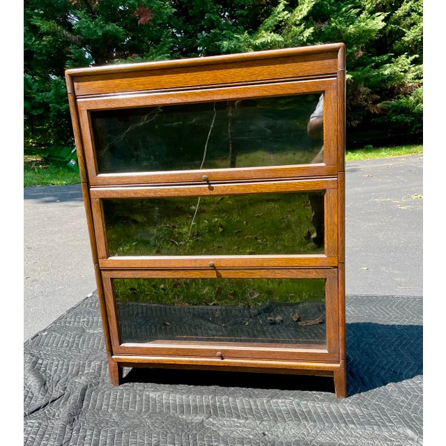 Antique Barrister Bookcase in Quarter-Sawn Oak Attributed to the Gunn Furniture Company For Sale - Image 12 of 12