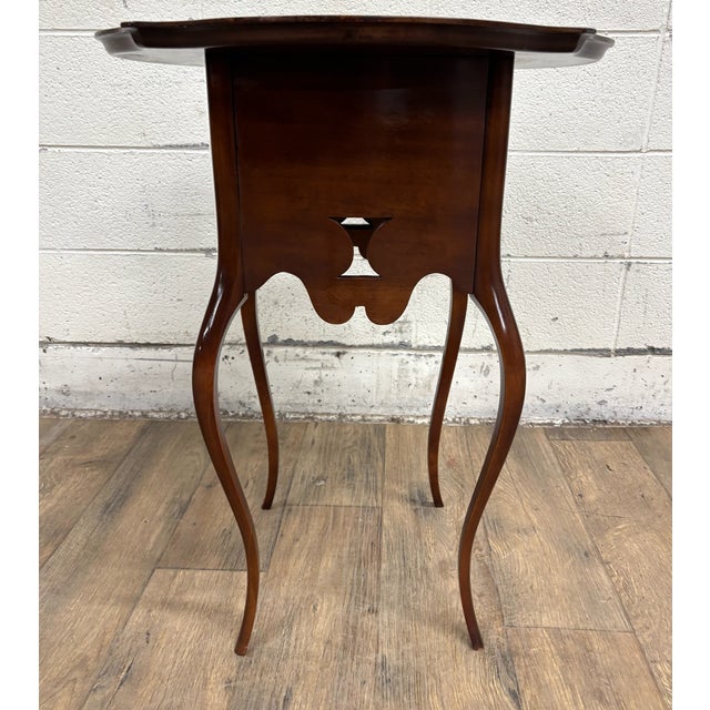 Early 20th Century Antique Art Nouveau Edwardian Style Parlor Occasional Lamp Table For Sale - Image 5 of 10