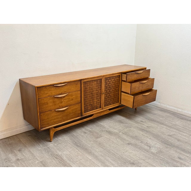 Mid-Century Modern Mid Century Modern Lane Dresser For Sale - Image 3 of 11