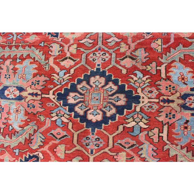 Early 20th Century Antique Persian Medallion Serapi Rug With Red Background and Blue Border For Sale In Atlanta - Image 6 of 9