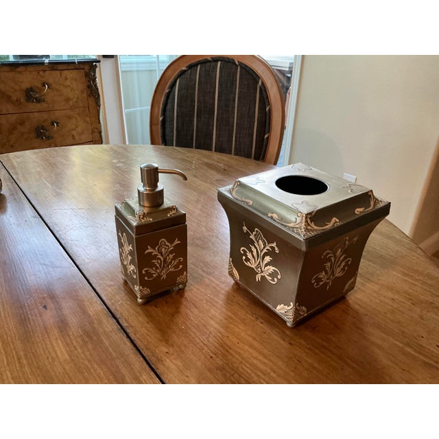 French Provincial 1990s Labrazel Tole Bath Set - 2 Piece Set For Sale - Image 3 of 4