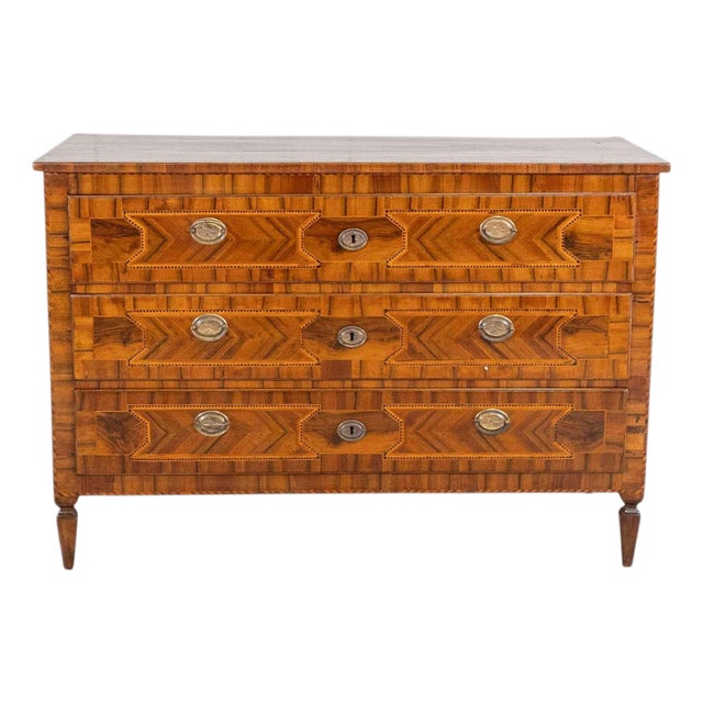Modenese 18th-century Louis XVI walnut chest of drawers with various woods For Sale