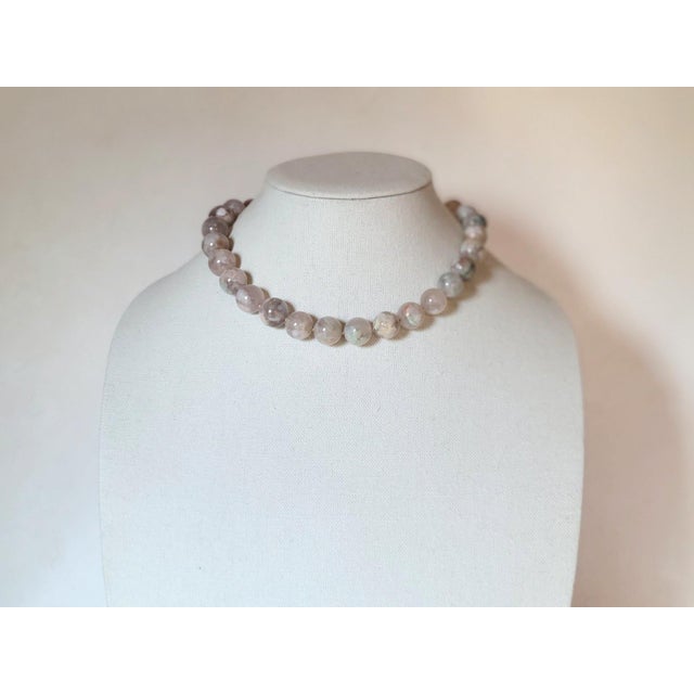 Natural Cherry Blossom Agate Knotted Beaded Necklace For Sale - Image 4 of 9