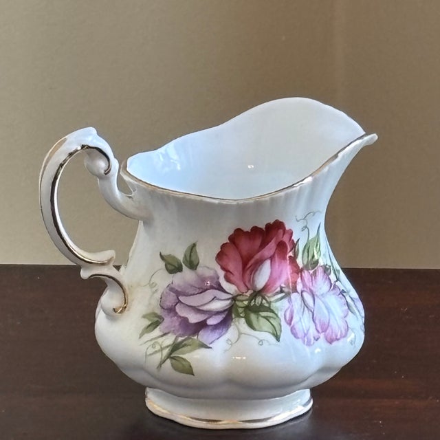 Mid-20th Century English Bone China Sugar Bowl & Creamer — A Set For Sale In Baltimore - Image 6 of 16