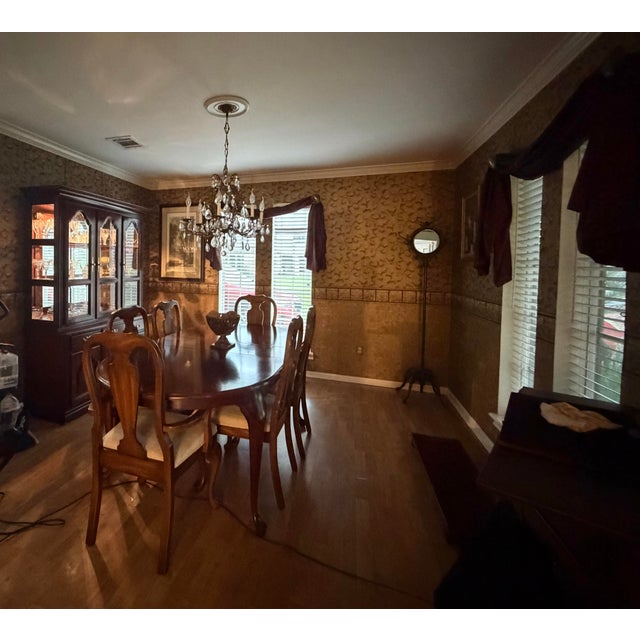 1980s Cherry Dining Table With 6 Chairs, Two Leaves & Custom Table Pads For Sale In Houston - Image 6 of 12