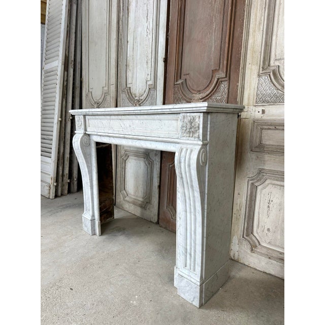 French Louis XVI Style White Carrara Marble Fireplace, 1890 For Sale - Image 3 of 14