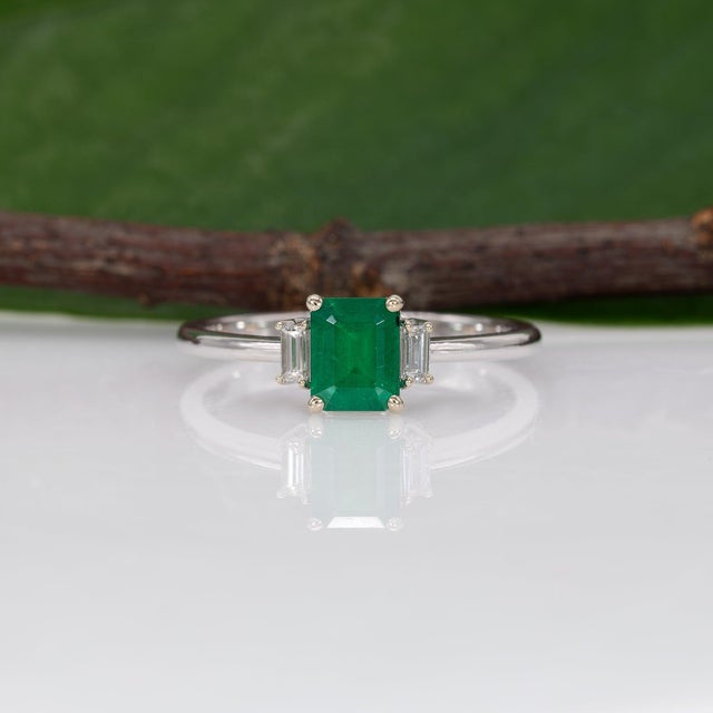 Colombian Emerald Ring With Earth-Mined Diamond Accents: Solid 14k Gold, Size 6.75 For Sale In Columbus - Image 6 of 10