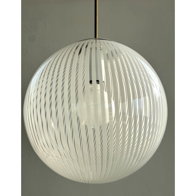 1970s Vintage Brass Pendant with Murano Tessuto Glass Sphere from Venini, 1970s For Sale - Image 5 of 16