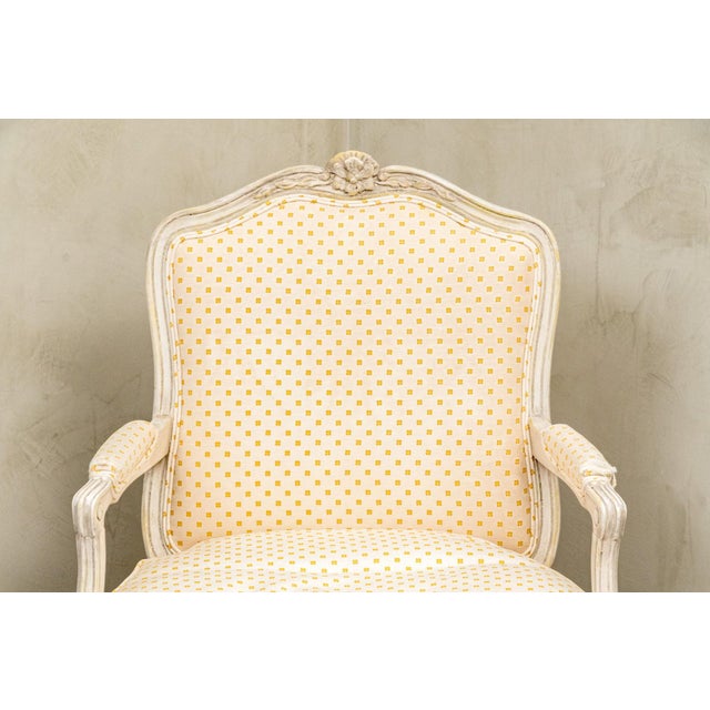 Wood Early 20th Century Louis XV Style Painted Bergère Armchairs With Down Cushions – Pair For Sale - Image 7 of 14