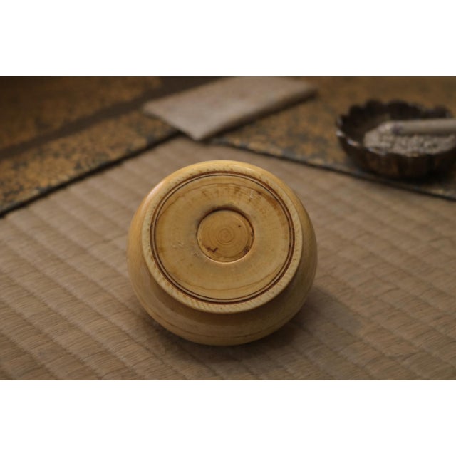Late 19th Century Japanese Meiji Period Carved Ivory Kōgō Incense Box With Gilt Butterflies, С1880 For Sale - Image 5 of 8