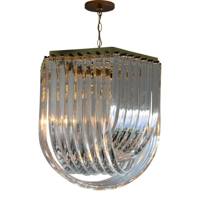 Oversized Vintage Hollywood Regency Brass Gold Lucite Ribbon Loop Carlo Nason Style Curved Clear Lucite Triedri Prism Chandelier For Sale